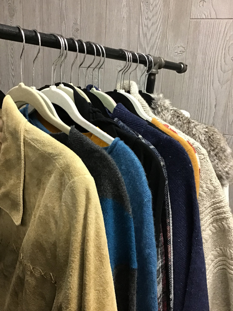 Collection of Consigned items Consigning Info How many items Curated Consignment