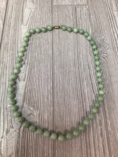 Green Jade Vintage Necklace 14" 10mm