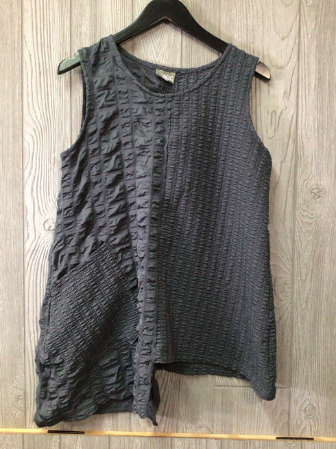Niche Top Asymetric Pucker Size Medium