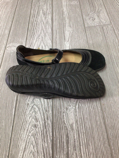 Naot maryjane Flats Size 39