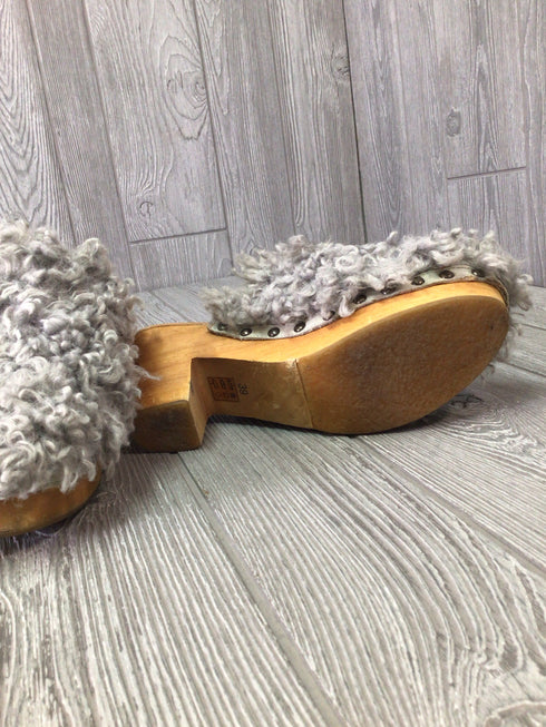 Free People Furry Clogs Size 8.5-39