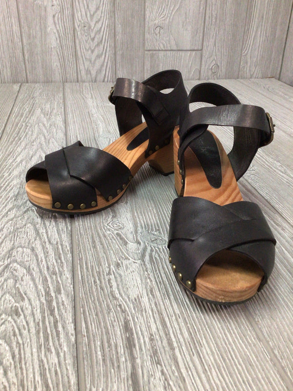 lisa b. Crossover Clog Sandals Size 8.5-39