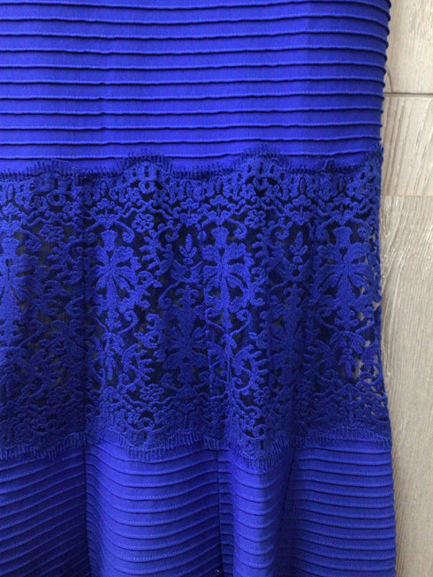 Tadashi Shoji Gown Size Medium-Petite