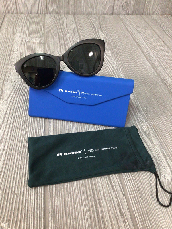 Rheos Black floating Sunglasses