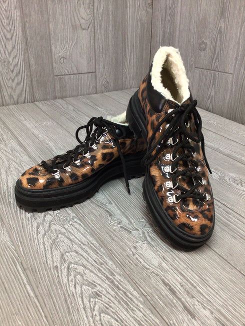 Shultz Cheetah Hiking Boots Size 9.5