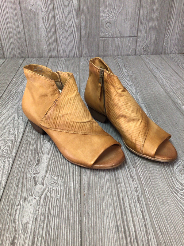 Miz Mooz Camp Booties Wheat Size 9-40 New