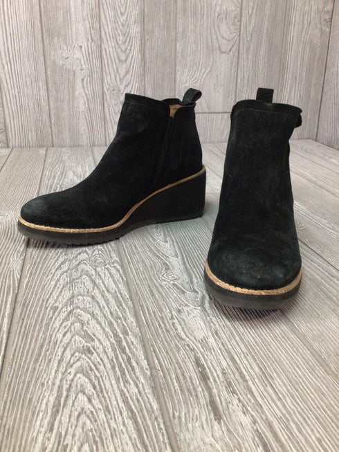 Sofft Boots Suede Wedge Size 9
