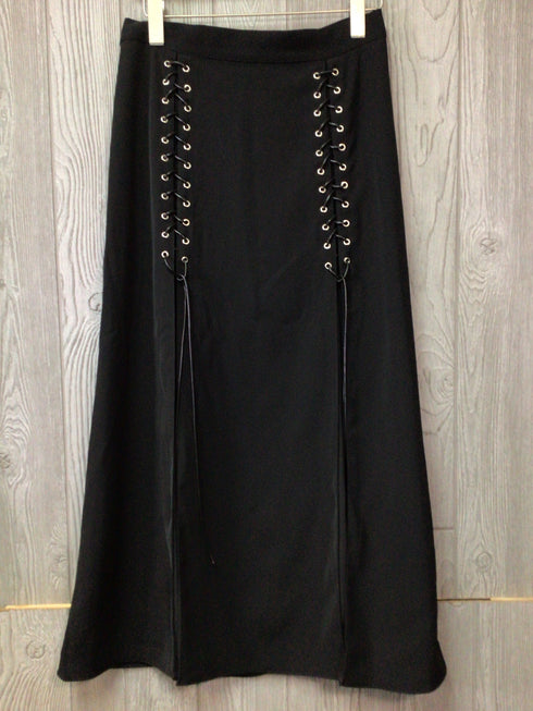 Gracia Skirt Size Medium New