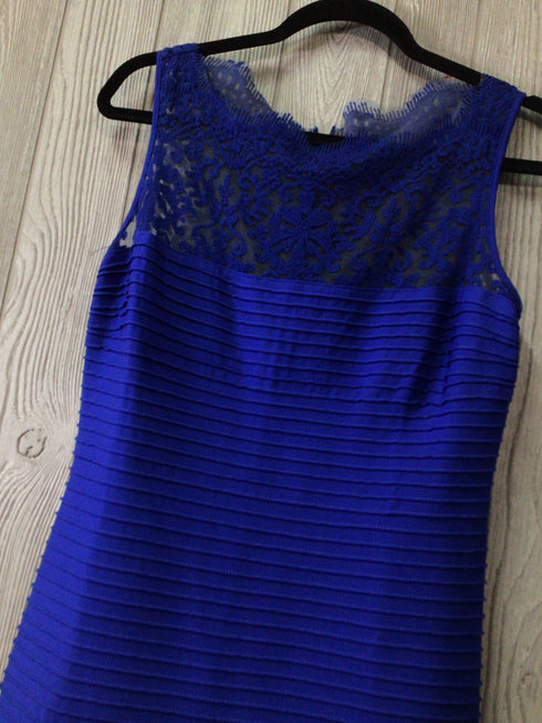 Tadashi Shoji Gown Size Medium-Petite