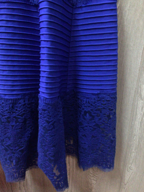 Tadashi Shoji Gown Size Medium-Petite