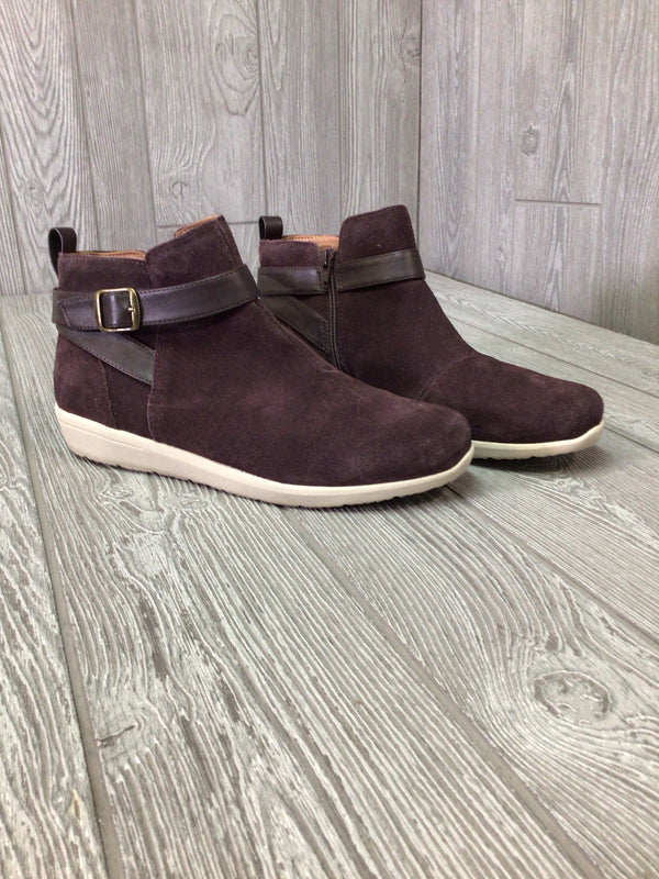 Vionic Boots Size 9W
