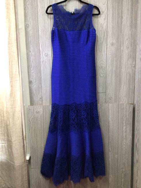 Tadashi Shoji Gown Size Medium-Petite