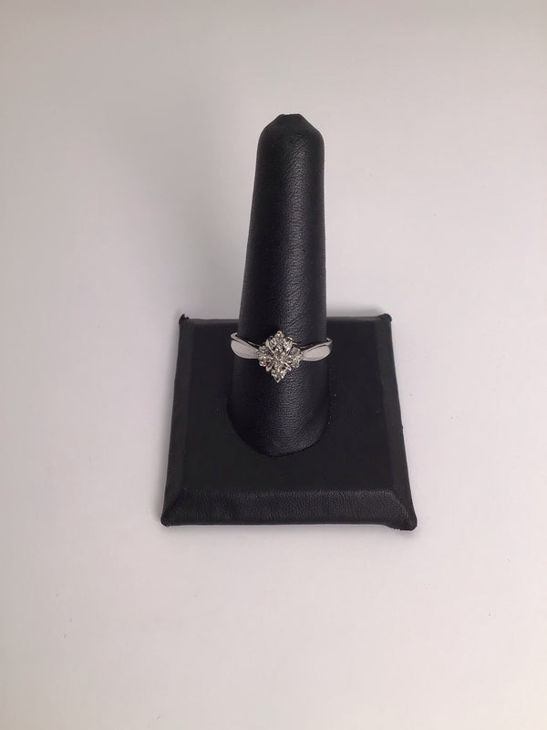 10k White Gold Diamond Ring Estate