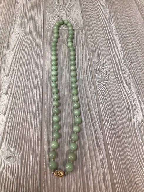 Green Jade Vintage Necklace 14" 10mm