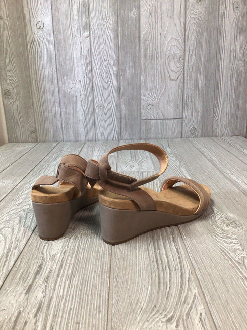 Lucky Brand Sandals Size 9/40