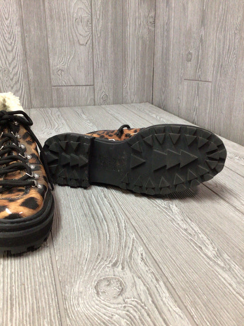 Shultz Cheetah Hiking Boots Size 9.5