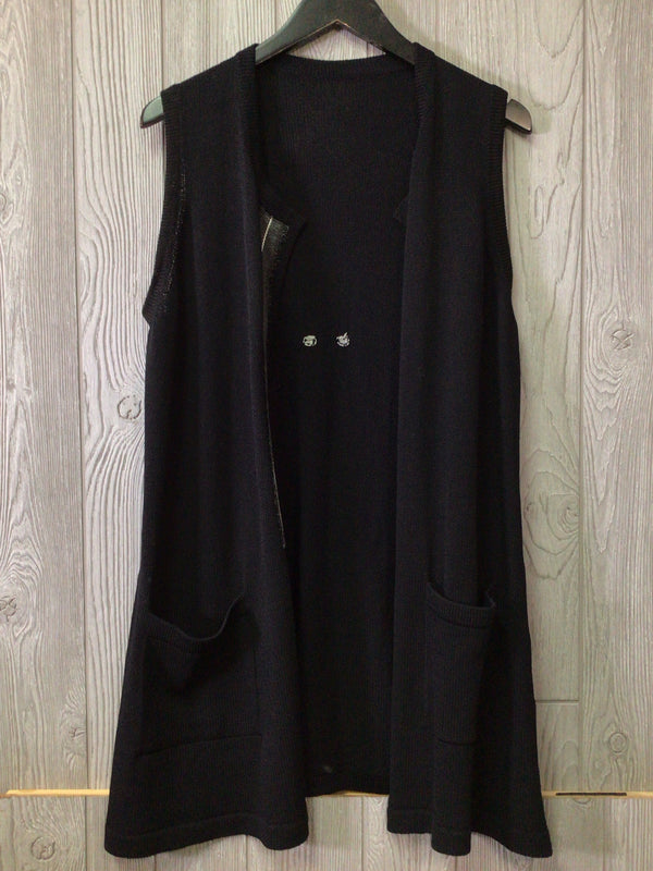 Atrisan knit Vest Size Medium