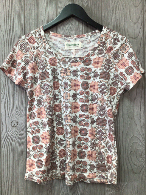 aventura T-shirt Size Small