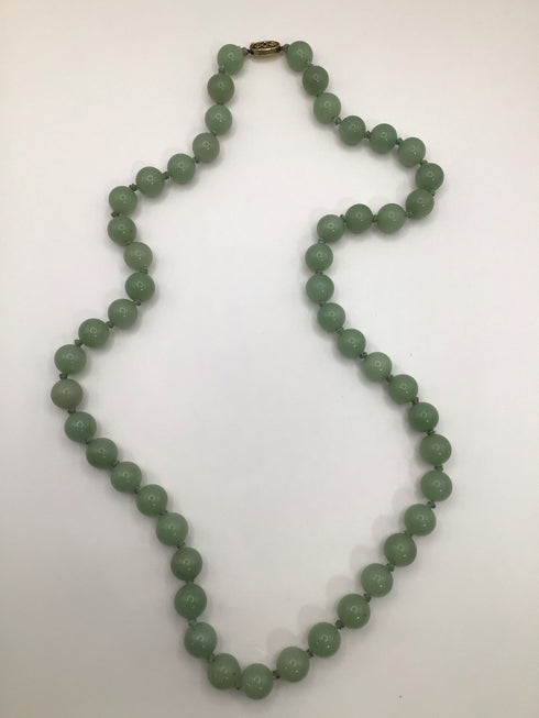 Green Jade Vintage Necklace 14" 10mm