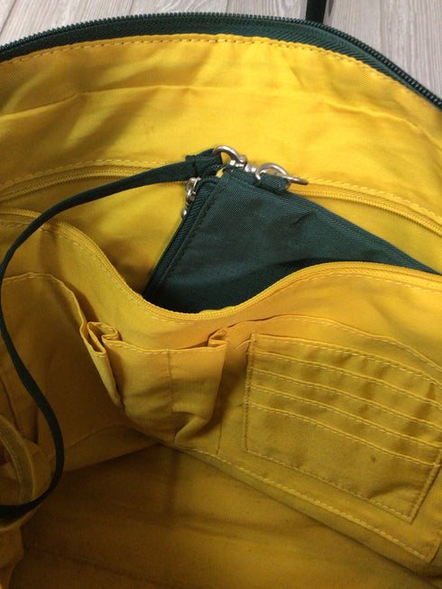 Baggallini travel Messenger Purse