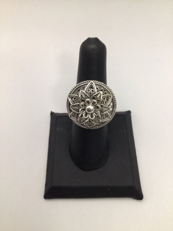Silver Filigree Flower Ring sz 7
