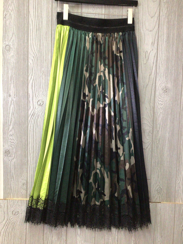 Le Superbe Camo Pleat Skirt Satin Size Small New