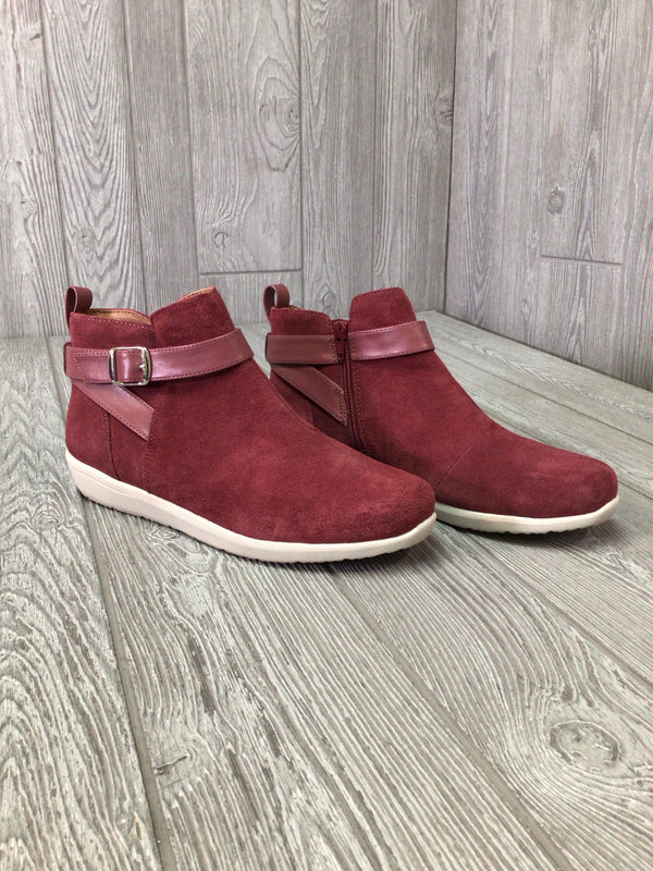 Vionic Boots Size 9W