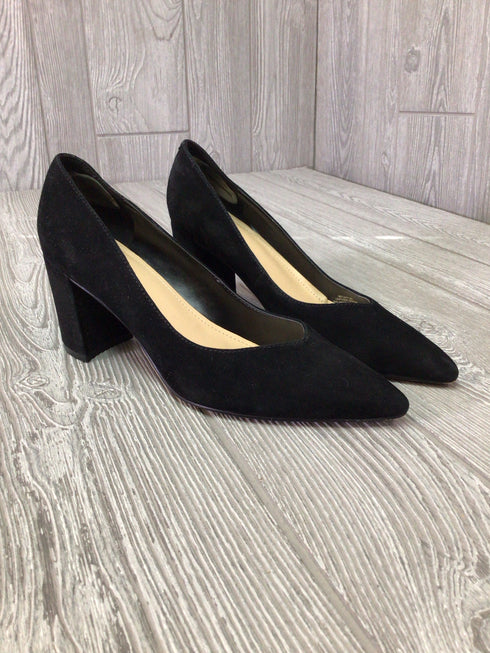 Marc Fisher Size 6.5 Suede Pumps