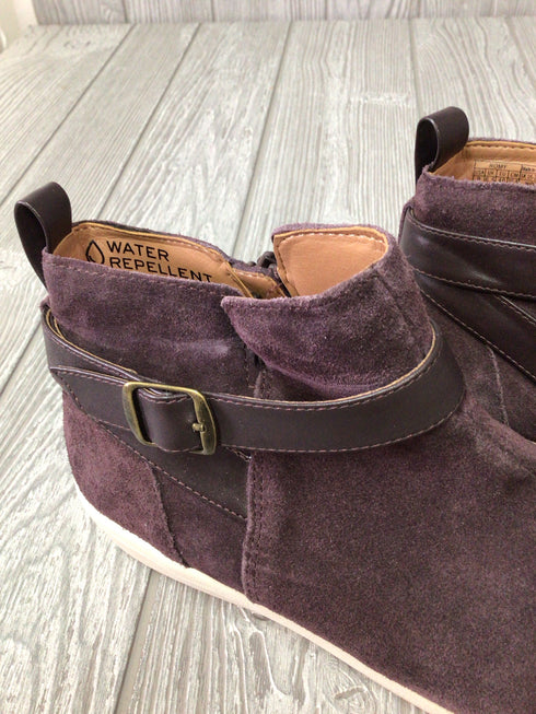 Vionic Boots Size 9W