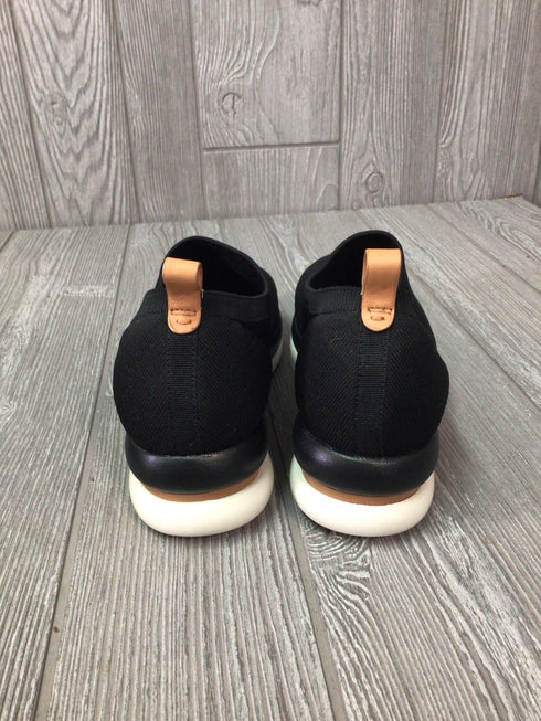Gentle Souls Elastic Sneakers Size 8