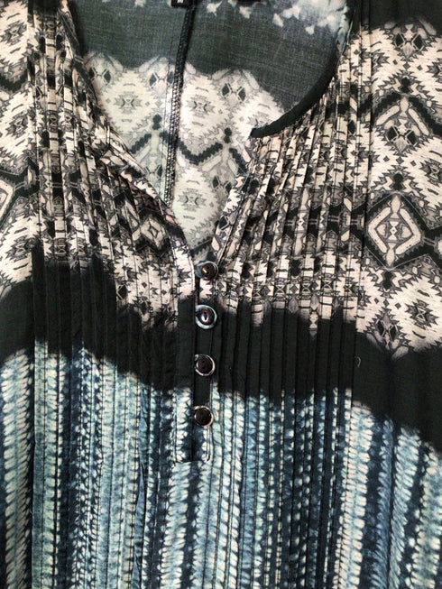 Tolani tunic Top Size Medium