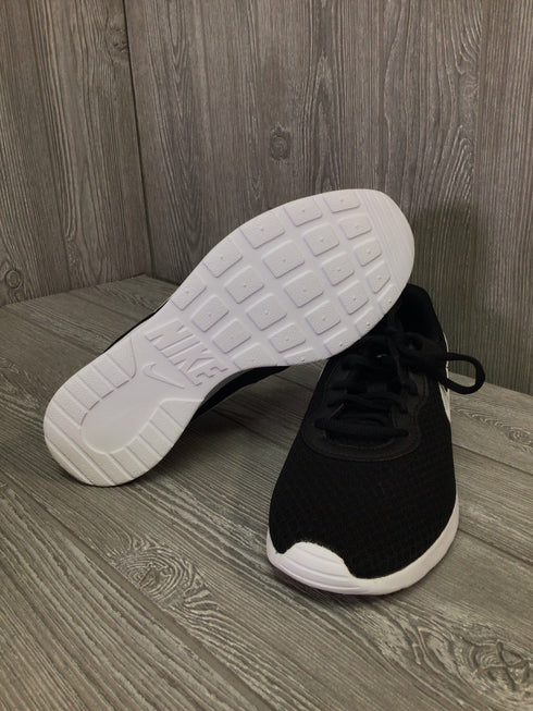 Nike Tanjun Sneakers Size 8.5 New